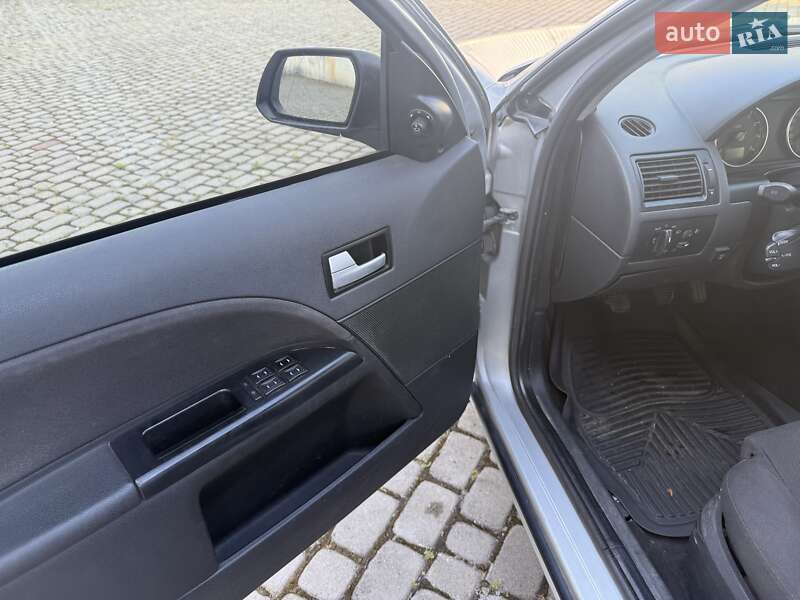 Лифтбек Ford Mondeo 2002 в Шептицькому