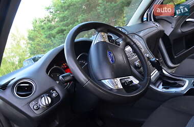 Седан Ford Mondeo 2013 в 