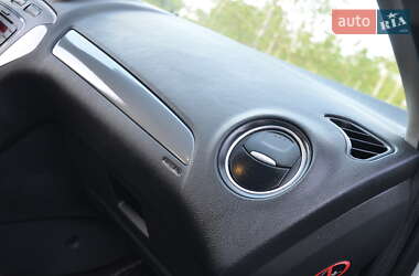 Седан Ford Mondeo 2013 в 