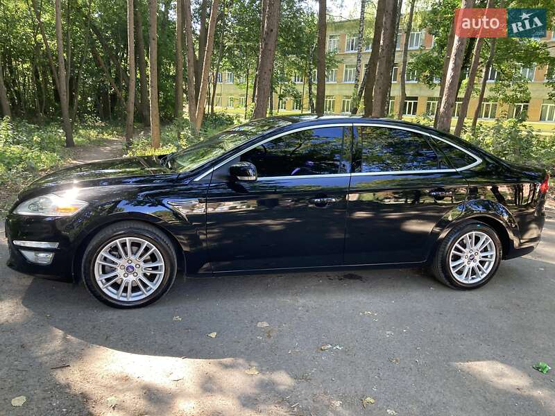 Седан Ford Mondeo 2011 в 