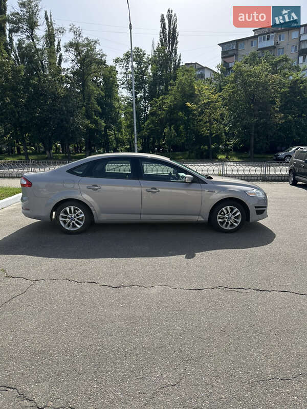 Седан Ford Mondeo 2010 в Кам'янці