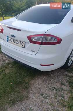Седан Ford Mondeo 2012 в 