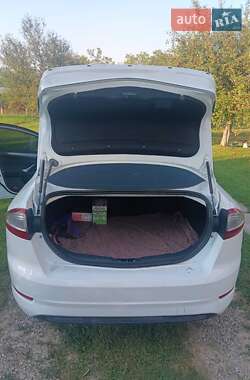 Седан Ford Mondeo 2012 в 
