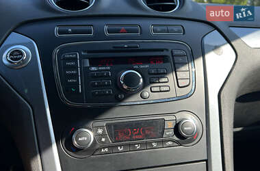Седан Ford Mondeo 2012 в 