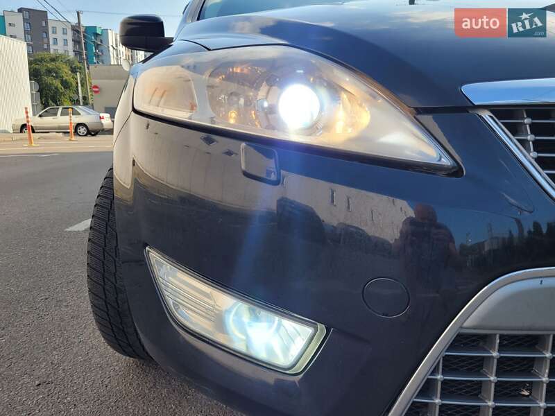 Седан Ford Mondeo 2010 в Львове