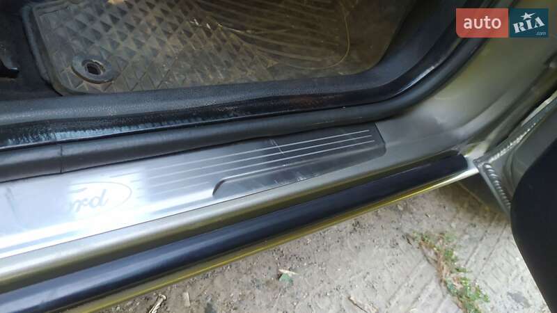 Седан Ford Mondeo 2002 в Чугуеве