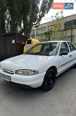 Седан Ford Mondeo 1996 в Киеве