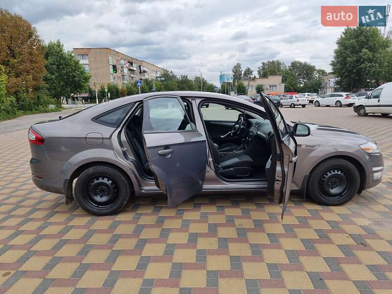 Лифтбек Ford Mondeo 2013 в Гайсине