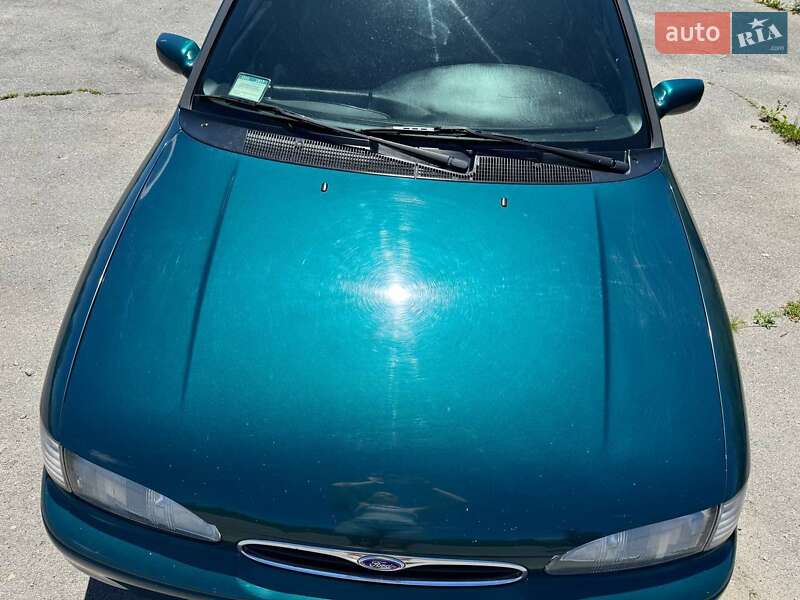 Седан Ford Mondeo 1996 в Хмельницком