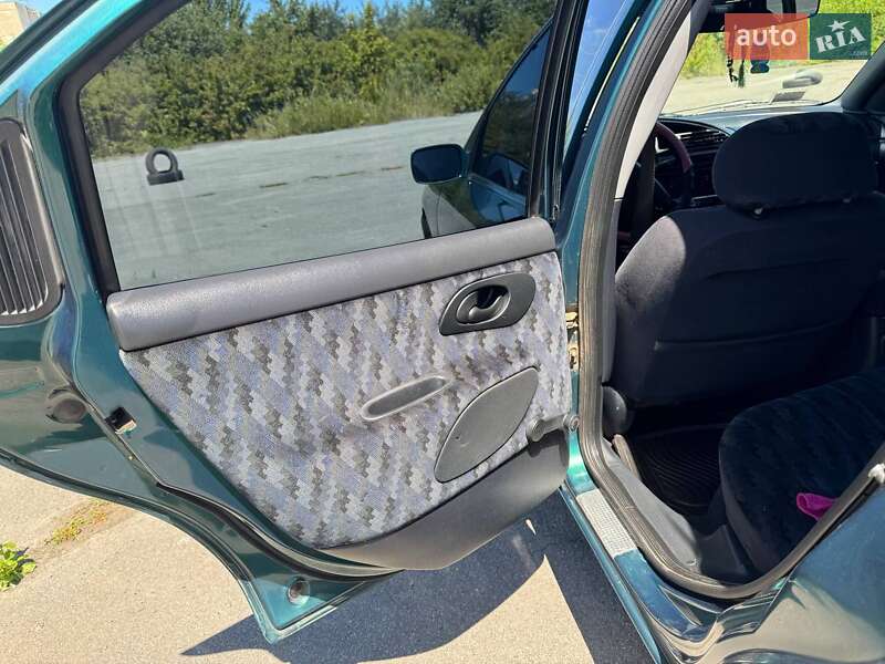 Седан Ford Mondeo 1996 в Хмельницком