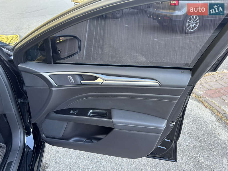 Седан Ford Mondeo 2016 в Киеве