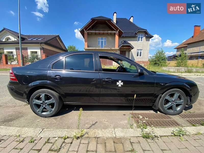 Лифтбек Ford Mondeo 2004 в 