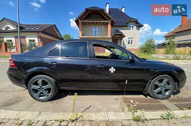 Лифтбек Ford Mondeo 2004 в 