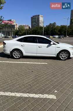 Седан Ford Mondeo 2011 в 