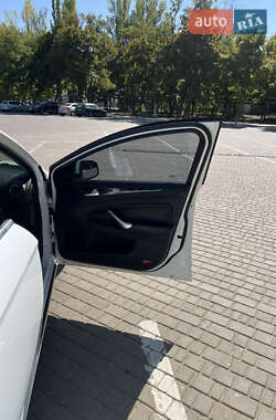 Седан Ford Mondeo 2011 в 