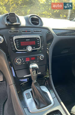 Седан Ford Mondeo 2011 в 