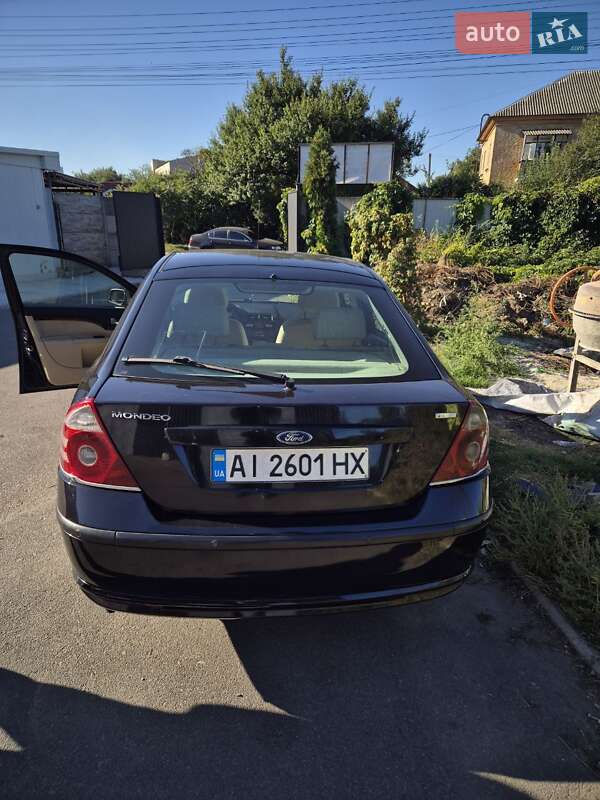 Лифтбек Ford Mondeo 2005 в 