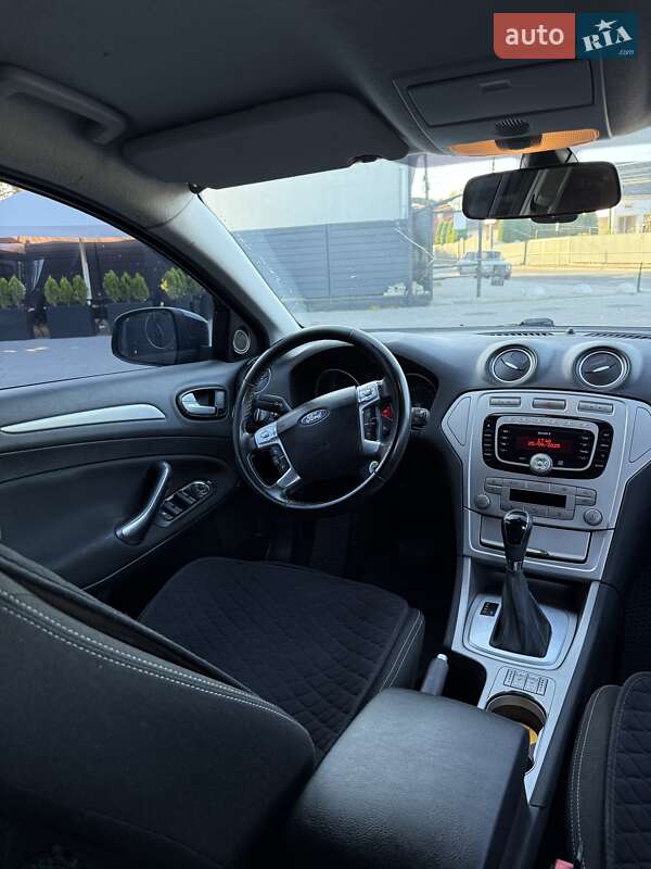 Універсал Ford Mondeo 2010 в Чернівцях