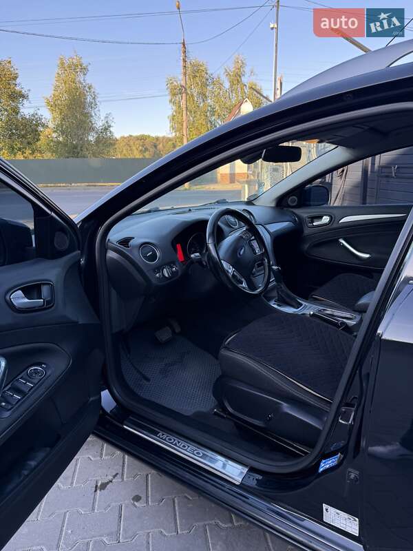 Універсал Ford Mondeo 2010 в Чернівцях
