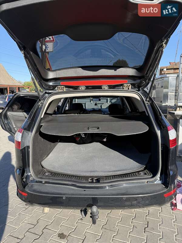 Універсал Ford Mondeo 2010 в Чернівцях