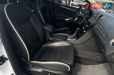 Седан Ford Mondeo 2012 в 