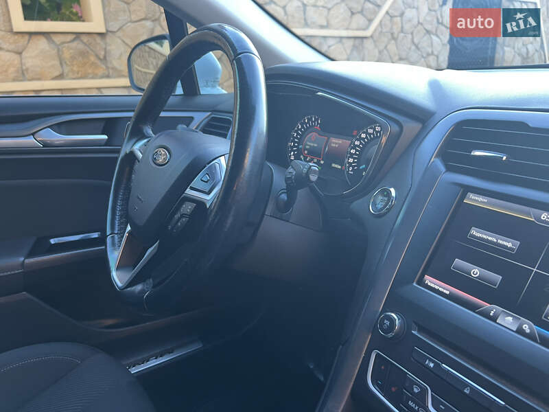 Седан Ford Mondeo 2015 в Черновцах