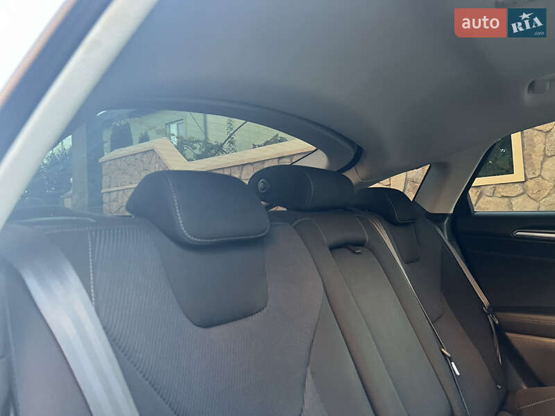 Седан Ford Mondeo 2015 в Черновцах