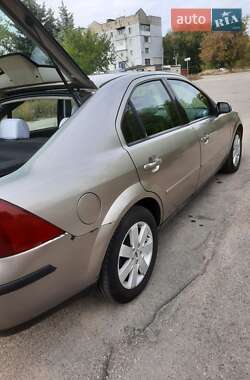 Лифтбек Ford Mondeo 2001 в 