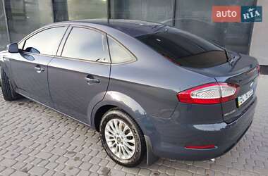 Лифтбек Ford Mondeo 2013 в 
