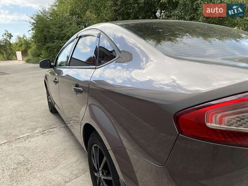 Седан Ford Mondeo 2011 в Хмельницком