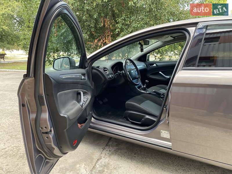 Седан Ford Mondeo 2011 в Хмельницком