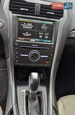 Седан Ford Mondeo 2015 в 