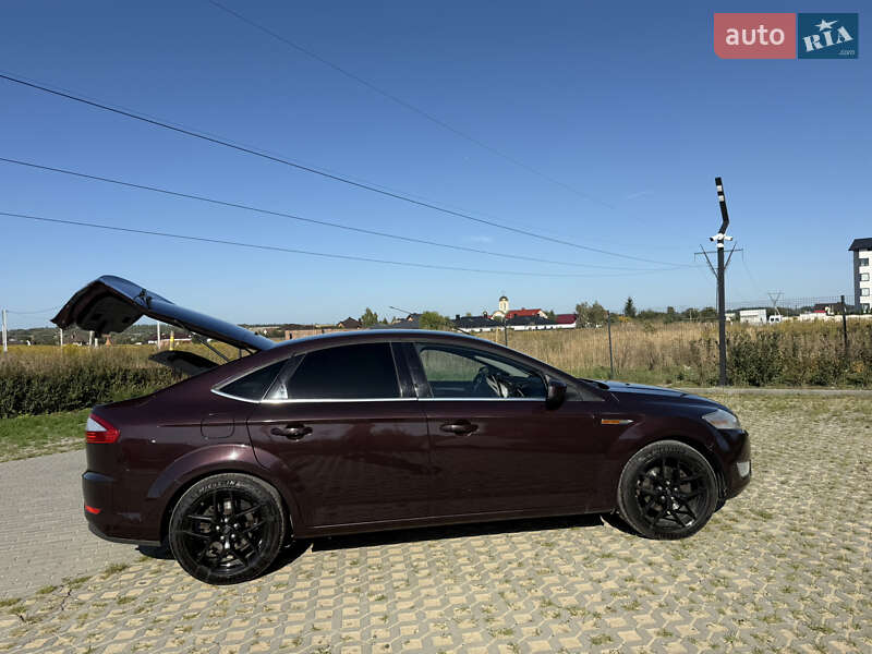 Седан Ford Mondeo 2010 в Луцке