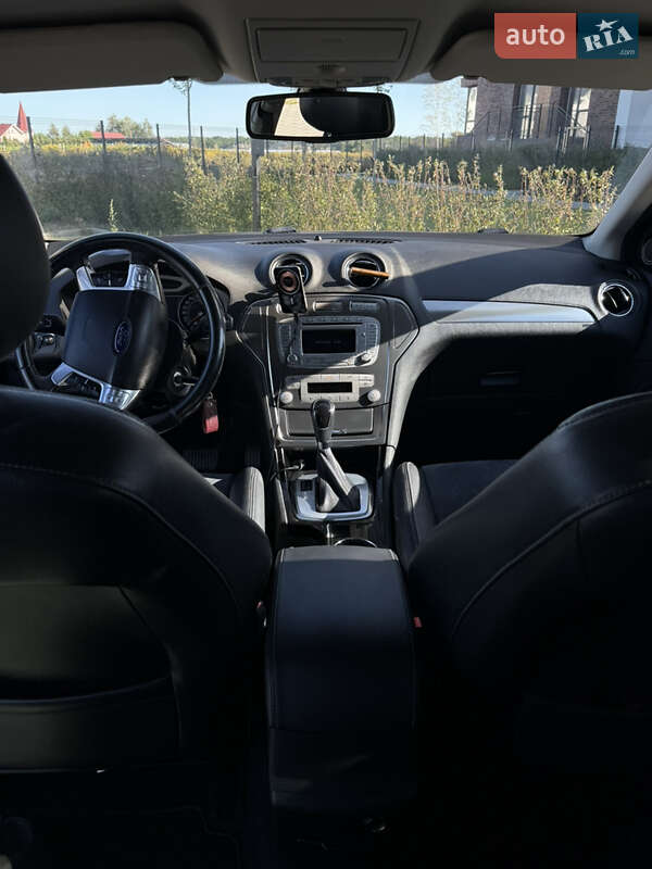Седан Ford Mondeo 2010 в Луцке
