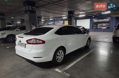 Лифтбек Ford Mondeo 2013 в 