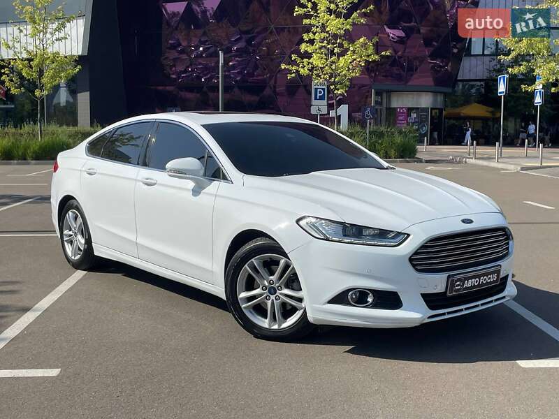 Седан Ford Mondeo 2015 в 