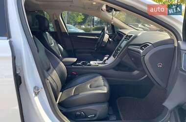Седан Ford Mondeo 2015 в 