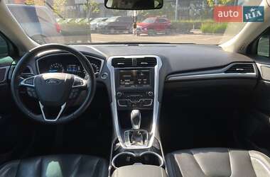 Седан Ford Mondeo 2015 в 