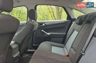 Седан Ford Mondeo 2012 в  фото 25 Седан Ford Mondeo 2012 в