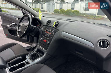 Седан Ford Mondeo 2011 в 
