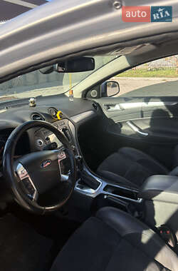 Седан Ford Mondeo 2012 в 