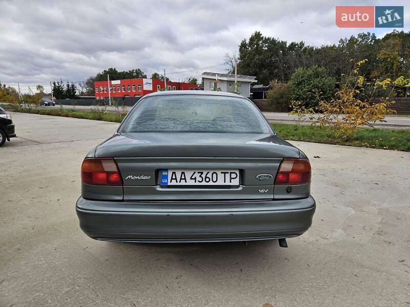 Седан Ford Mondeo 1993 в Обухове