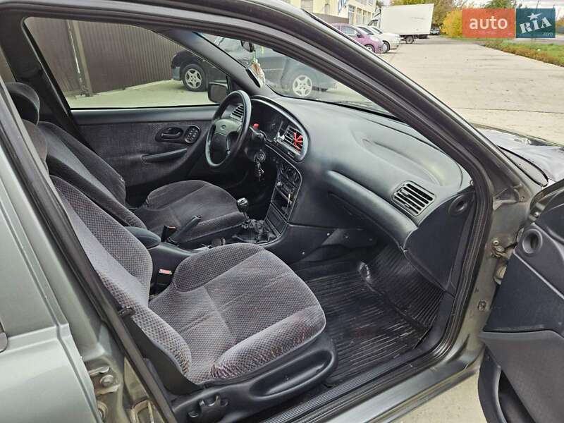 Седан Ford Mondeo 1993 в Обухове