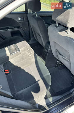 Седан Ford Mondeo 2004 в  фото 12 Седан Ford Mondeo 2004 в