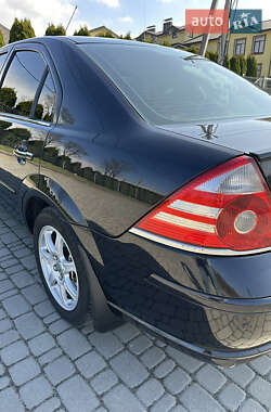 Седан Ford Mondeo 2004 в  фото 28 Седан Ford Mondeo 2004 в