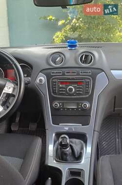 Седан Ford Mondeo 2011 в  фото 5 Седан Ford Mondeo 2011 в