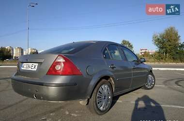 Лифтбек Ford Mondeo 2001 в 