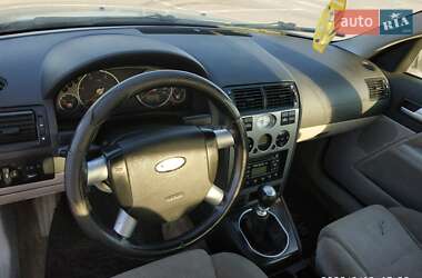 Лифтбек Ford Mondeo 2001 в 
