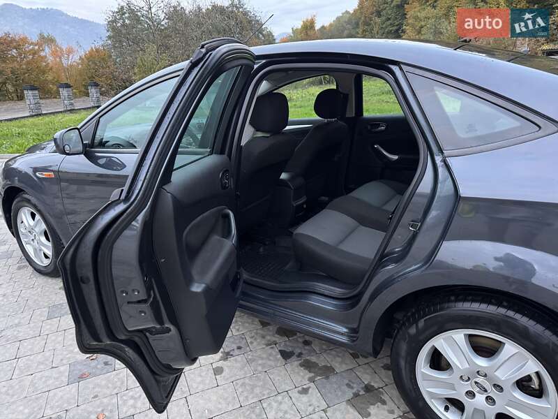 Лифтбек Ford Mondeo 2007 в Тячеве