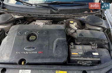 Лифтбек Ford Mondeo 2001 в 